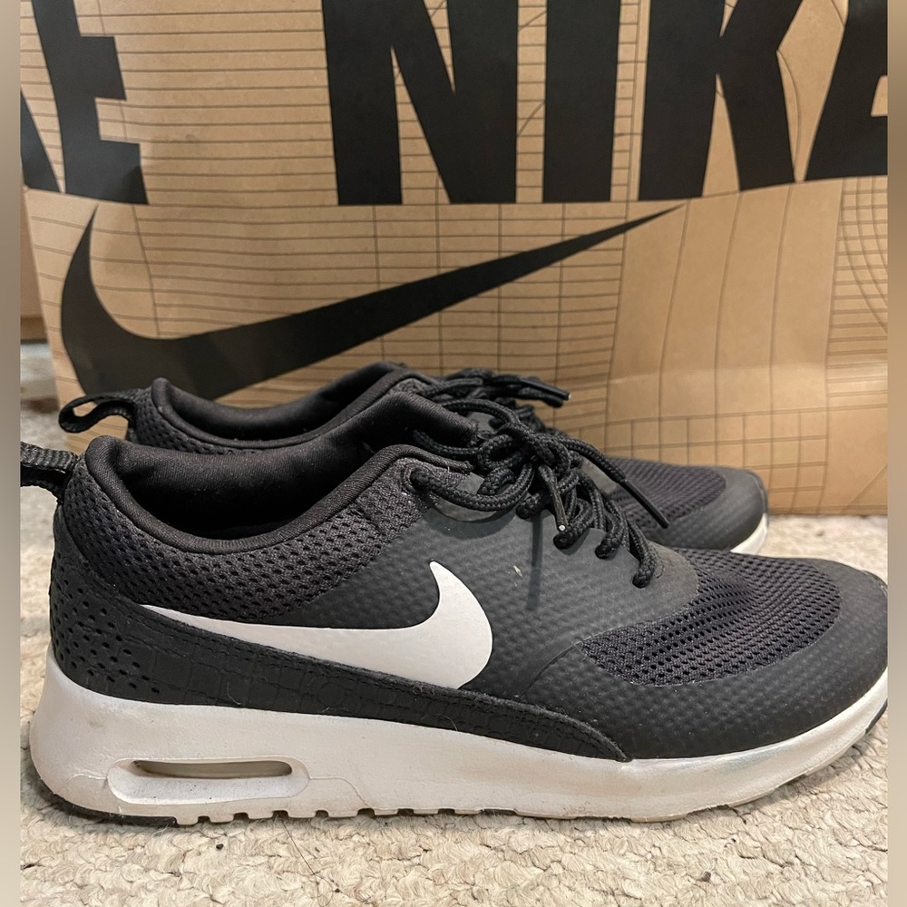 Used NIKE Black & White Air Max Thea Women’s Size 6.5US